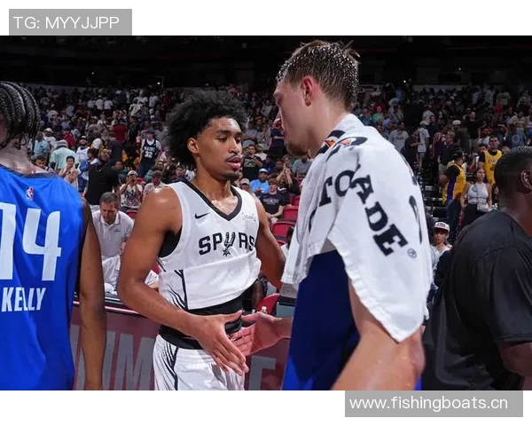 哈珀表现出色6投4中贡献9分3助攻正负值全队最高达到20分